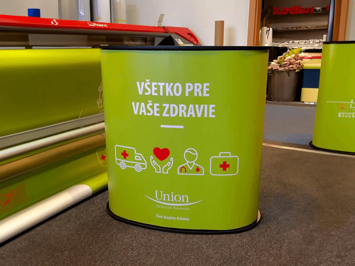 Reklamný pult — Union Poisťovňa