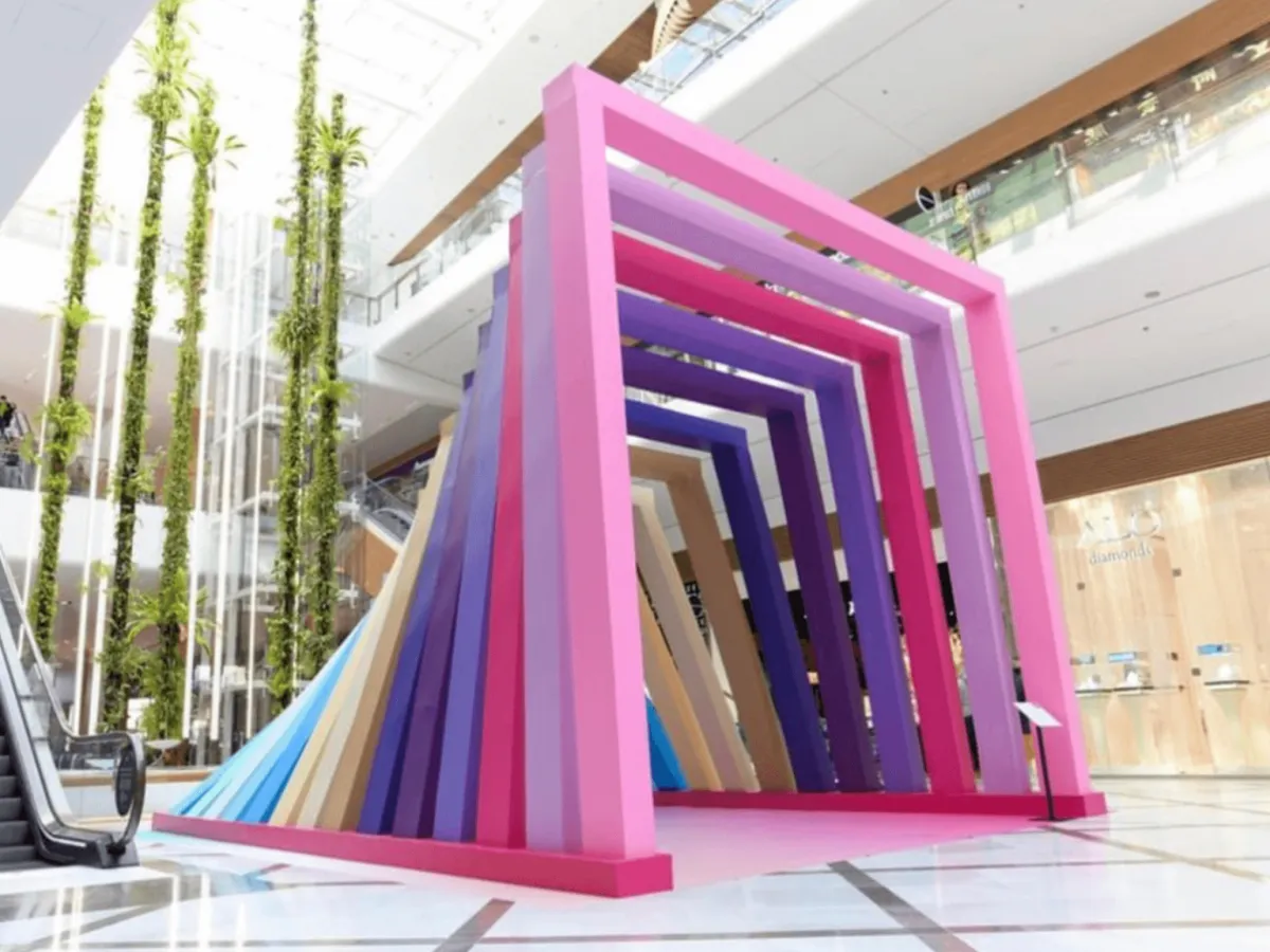 Inštalácia v OC — Farebná brána