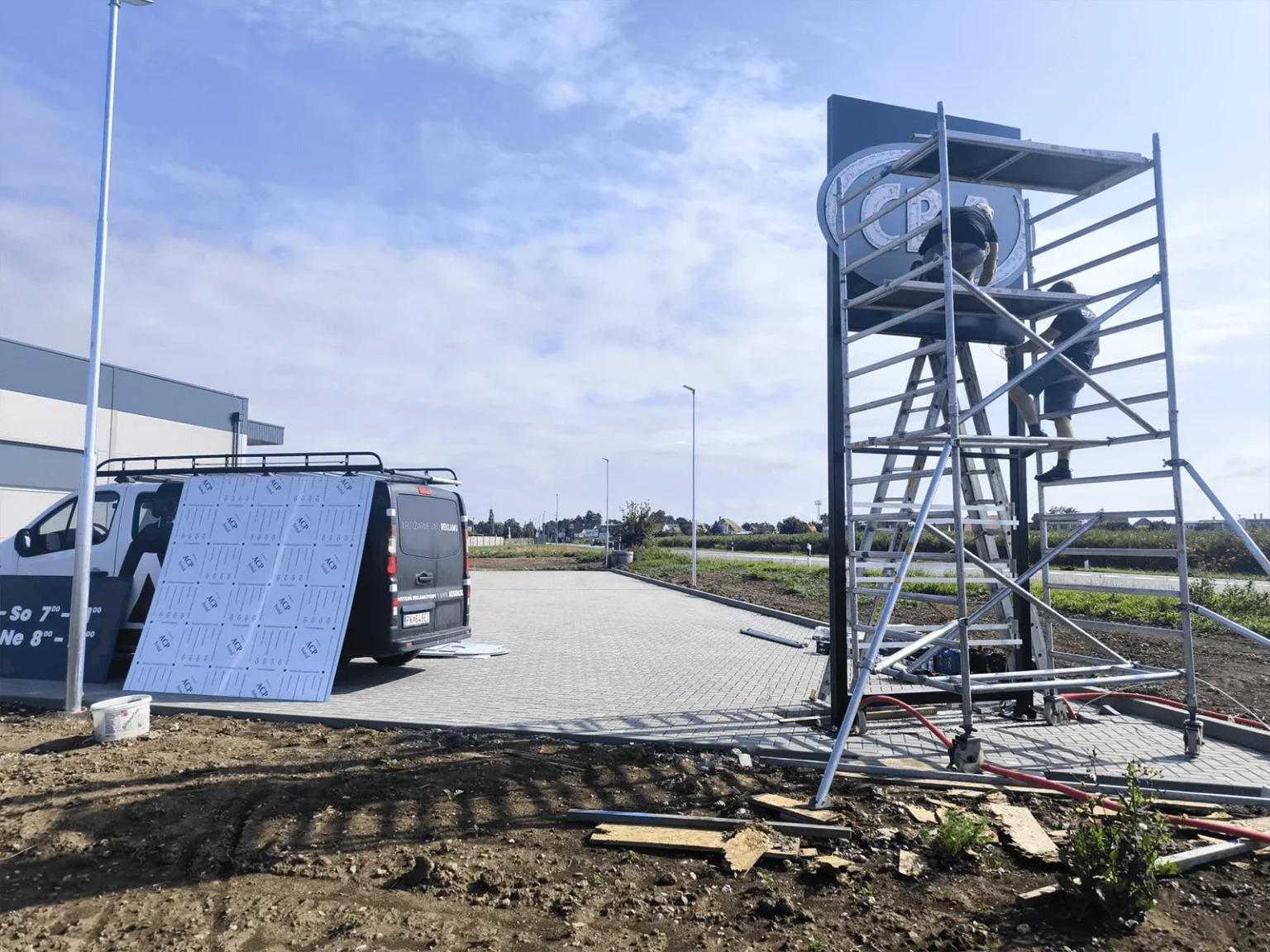 Reklamný totem — CBA Supermarket - galéria