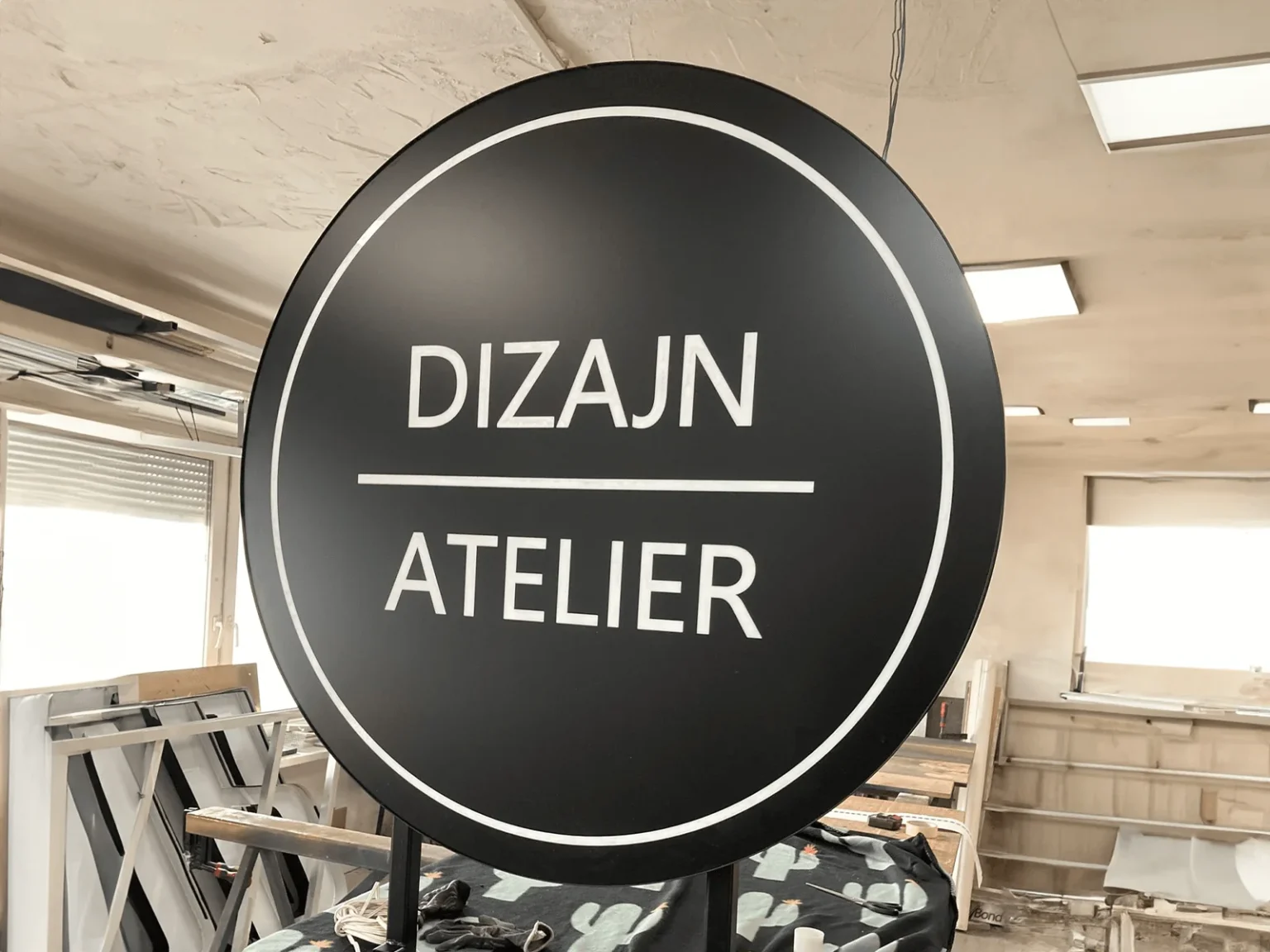 Svetelná výstrčka realizácia