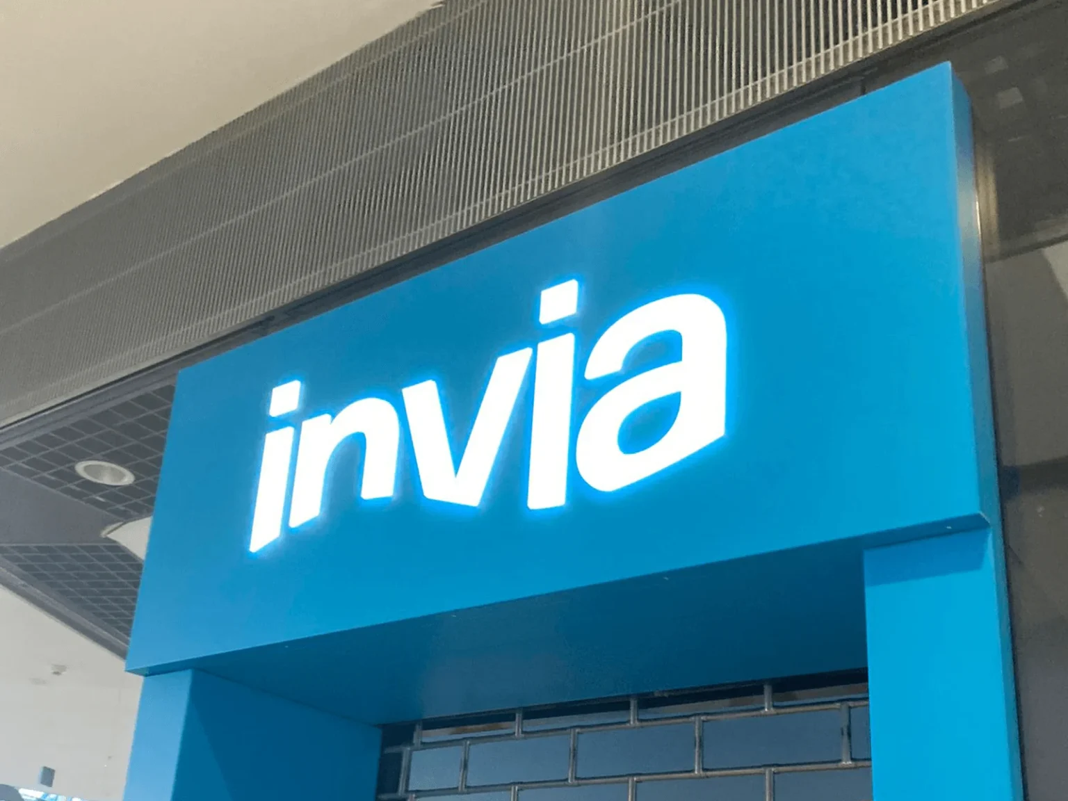 Ako vybrať svetelnú reklamu v Bratislave a na Slovensku: typy, ceny a montáž